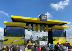 Animateurs sur le Podium du Tour de France pour le quiz sur la Banane de Guadeloupe & Martinique.